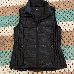 Black Quilted Zip Up Puffer Vest Womans sz Medium
